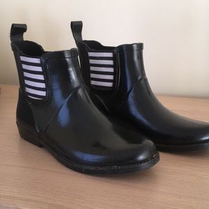 Stylish short rain boots